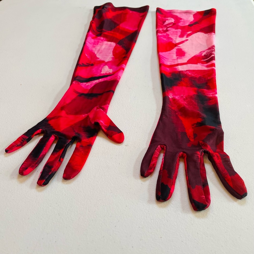 ELOQUI Full Length Red Abstract Stretch Mesh Gloves - Picture 7 of 11